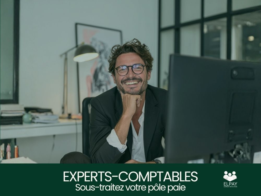 Expert-comptable étudiant la sous-traitance de son pôle social